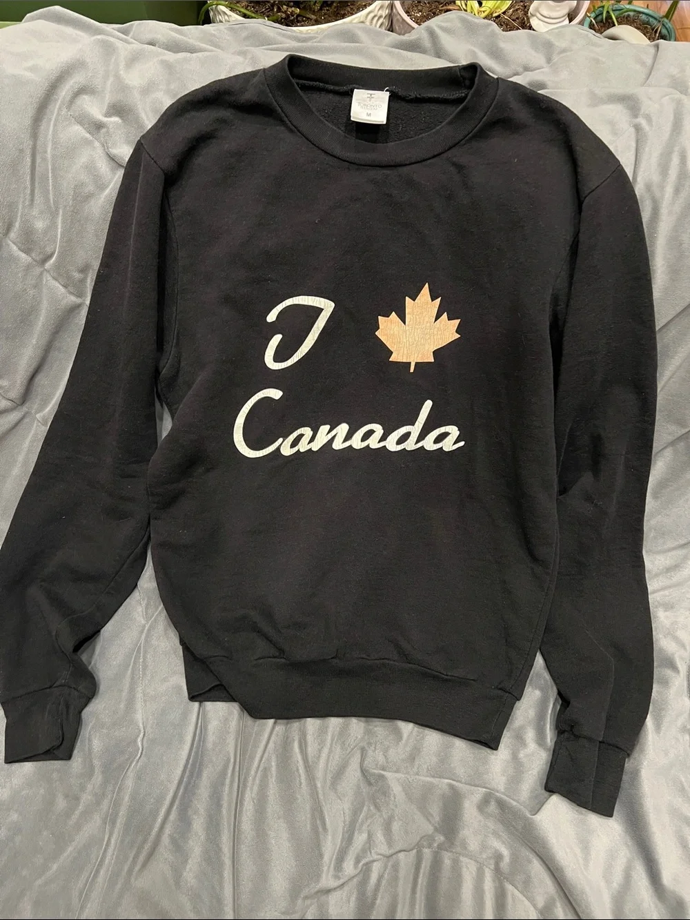 Black 'I 🍁 Canada' Crewneck Sweater with Faded Red Maple Leaf